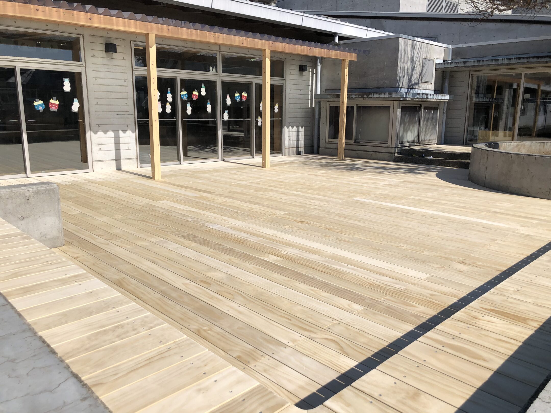 某県施設　アコヤデッキ材